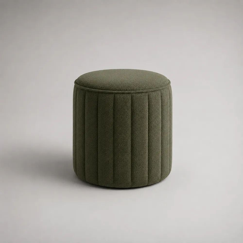 Pouf poggiapiedi cilindrico in bouclé di poliestere verde oliva, Ø 42 × 45 cm