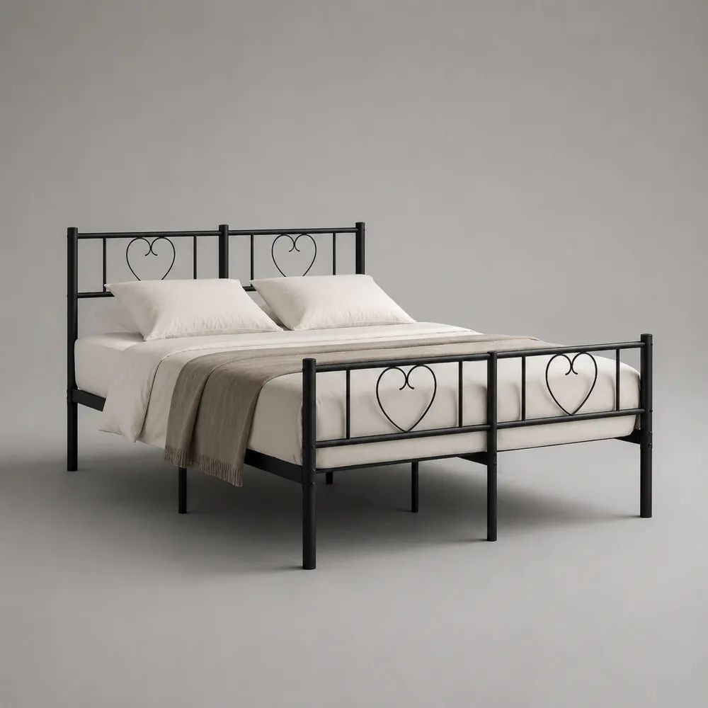 Letto matrimoniale 140 x 200 cm in acciaio nero con testiera e pediera decorate a cuore